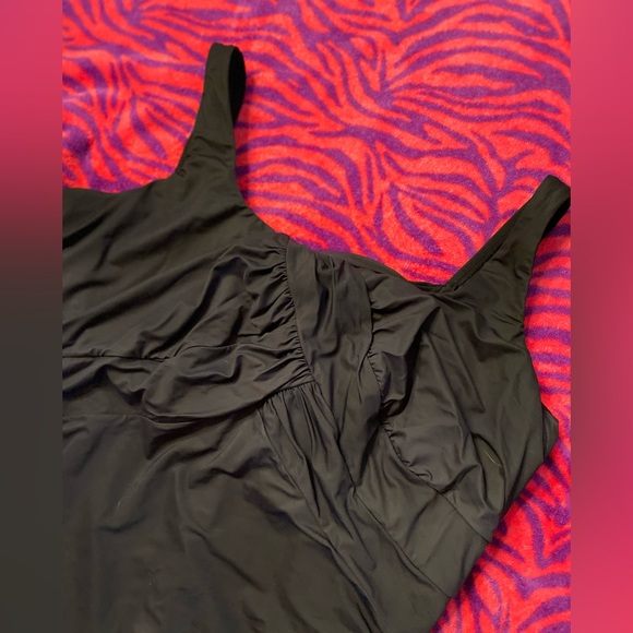 Land’s end black one piece tummy control swimsuit - Picture 3 of 9